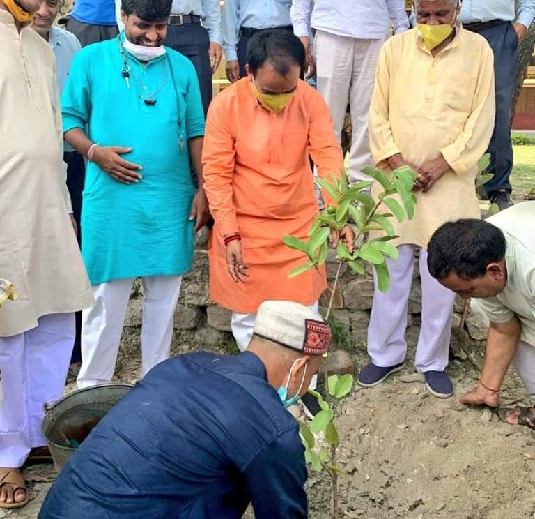 पर्यावरण संरक्षण के लिए एक-एक वृक्ष लगाये और प्रकृति को हरा भरा रखने में अपना योगदान दे:डॉ. धन सिंह रावत