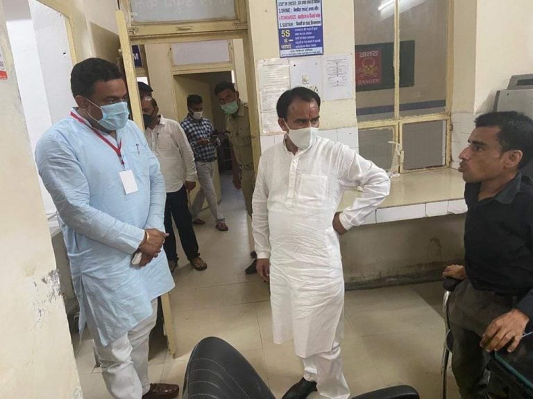 अव्यवस्थाओं पर भड़के स्वास्थ्य मंत्री डॉक्टर धन सिंह रावत