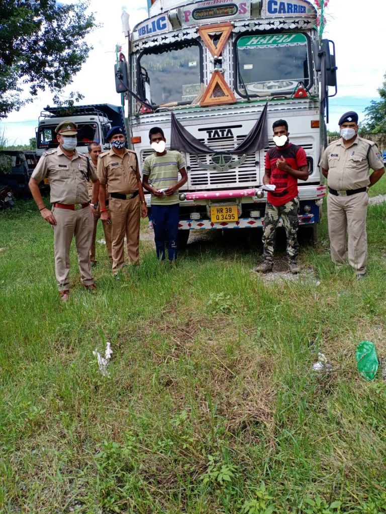 मुख्यमंत्री ने कोविड राहत सामग्री का फ्लैग ऑफ किया