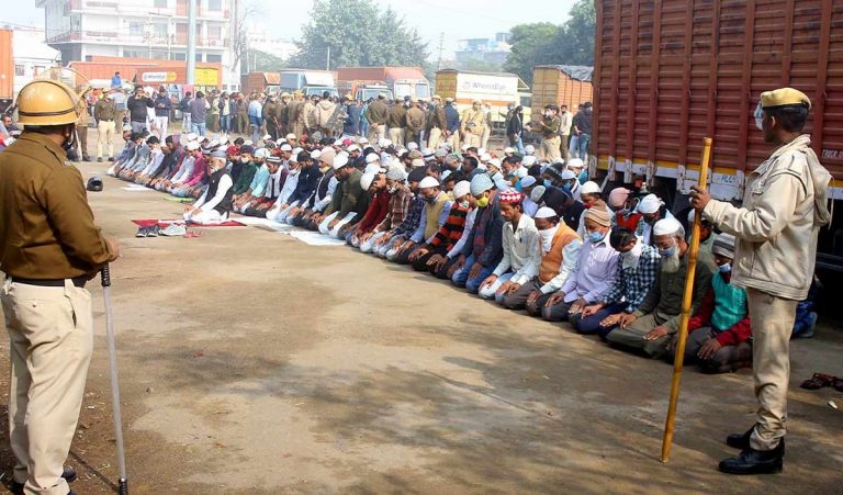 खुले में नमाज पढ़कर माहौल बिगाड़ने की साजिश सफल नहीं होने देगी सरकार: खट्टर