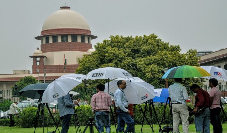 सरकार यौन कर्मियों को दें राशन, वोटर आईडी और आधार कार्ड: सुप्रीम कोर्ट