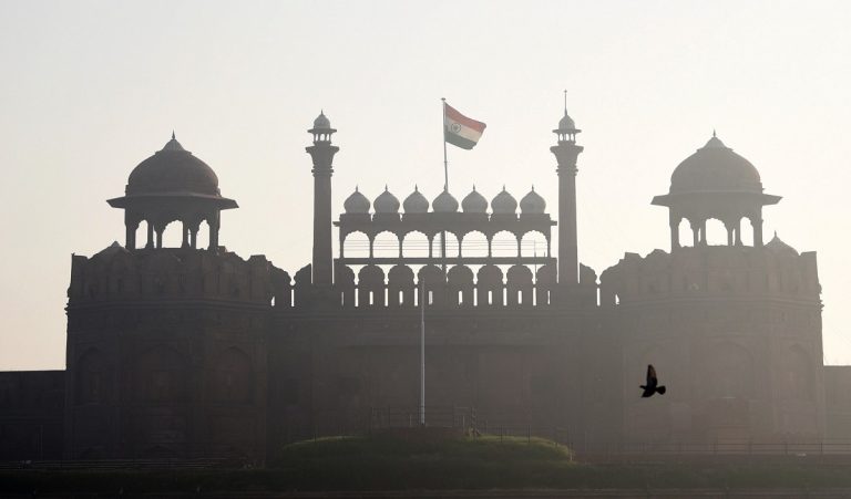 मुगल शासक की पौत्र वधू ने किया लाल किला पर दावा