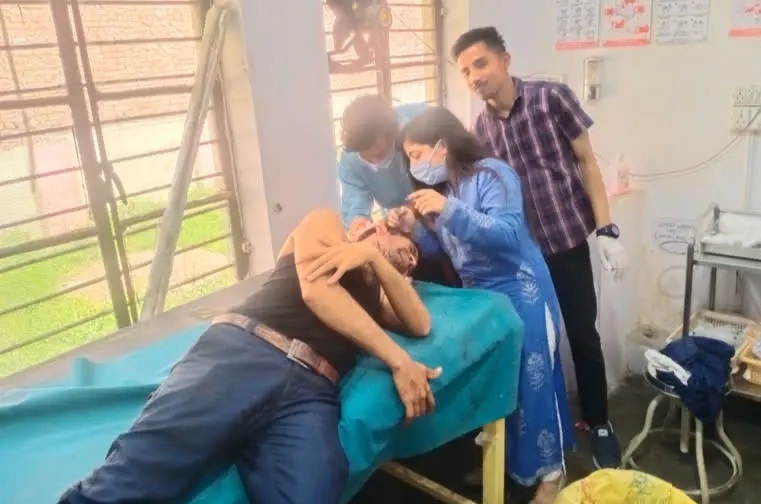 फाइनेंस कंपनी के कर्मचारी ने ब्रांच मैनेजर को घायल कर लूटे चार लाख