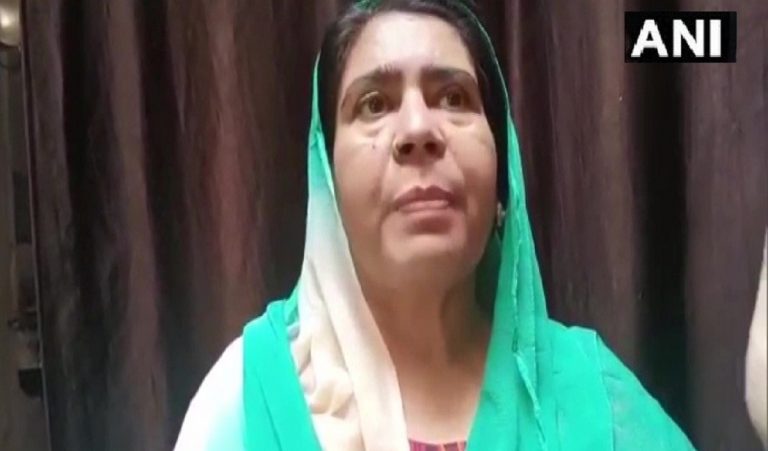 समाजवादी पार्टी की नेता बोलीं-मुस्लिम समुदाय को न छेड़ें, वरना मुस्लिम महिलाएं मंदिरों के आगे पढ़ेंगी कुरान, एफआईआर दर्ज