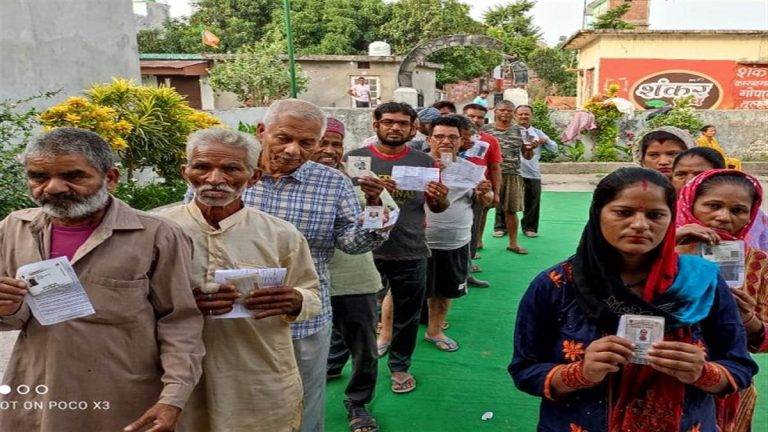 चंपावत उपचुनाव के लिए मतदान शुरू, सीएम धामी और निर्मला गहतोड़ी के बीच टक्कर