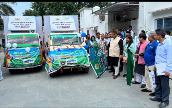 कृषि मंत्री ने प्रधानमंत्री फसल बीमा योजना के प्रचार वाहनों को जनपदों में हरी झंडी दिखा कर किया रवाना