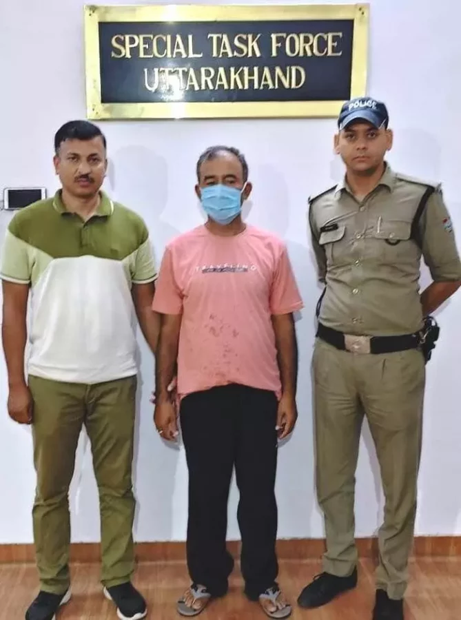 एसटीएफ ने की 29 वीं गिरफ्तारी लोहाघाट में तैनात शिक्षक गिरफ्तार