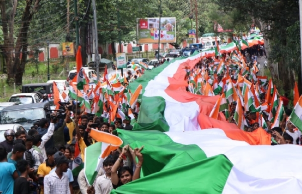 भाजयुमो ने निकाली 750 फीट लंबा तिरंगा यात्रा