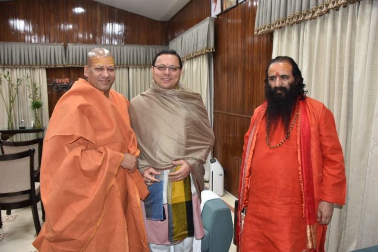 संतों ने की मुख्यमंत्री धामी से भेंट