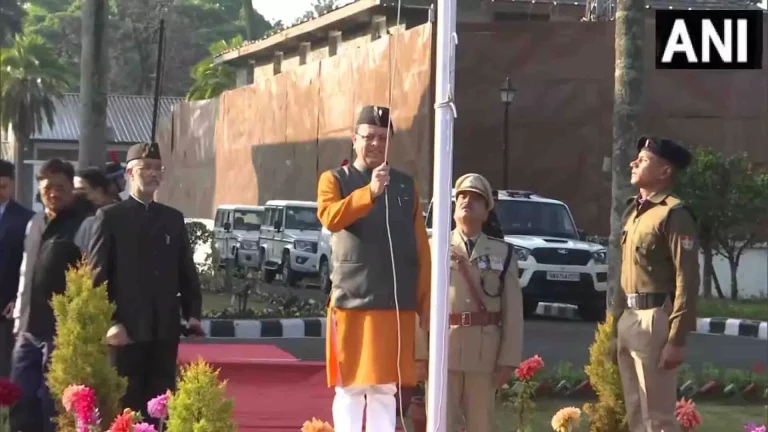 मुख्यमंत्री धामी ने प्रदेशवासियों को दी गणतंत्र दिवस की शुभकामनाएं, फहराया तिरंगा