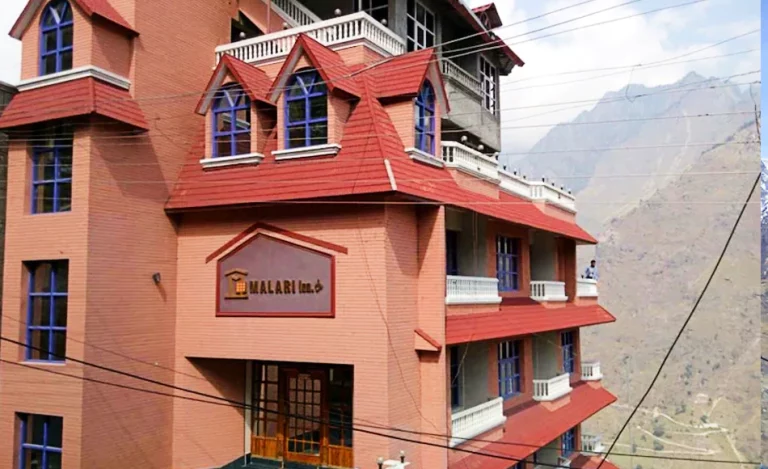 खतरे का आंकलन करते हुए, वैज्ञानिकों ने दोनों होटलों को एक साथ तोडने का लिया निर्णय