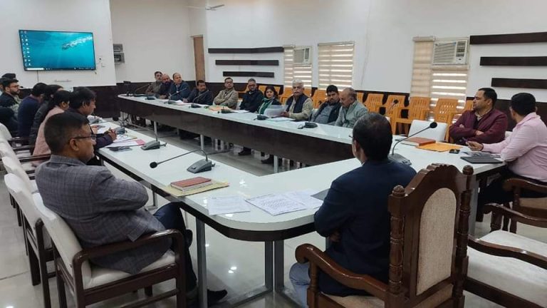अपर जिलाधिकारी प्रशासन हरिद्वार ने परिवहन व्यावसायियों की समस्या सुन, दिए निराकरण के निर्देश