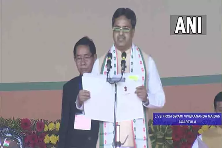 माणिक साहा ने लगातार दूसरी बार त्रिपुरा के मुख्यमंत्री पद की ली शपथ