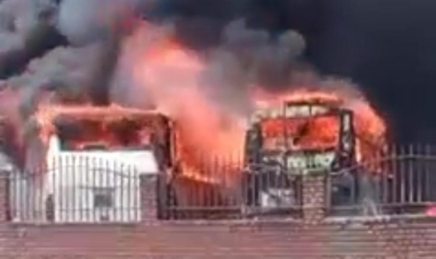 ऋषिकेश बस अड्डे में लगी भीषण आग, पुलिस और दमकल ने कड़ी मशक्कत के बाद पाया काबू