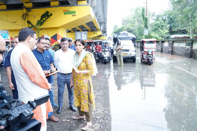 सीएम ने जलभराव प्रभावित क्षेत्रों का औचक निरीक्षण किया, ड्रेनेज समस्या का शीघ्र समाधान करने के दिए निर्देश