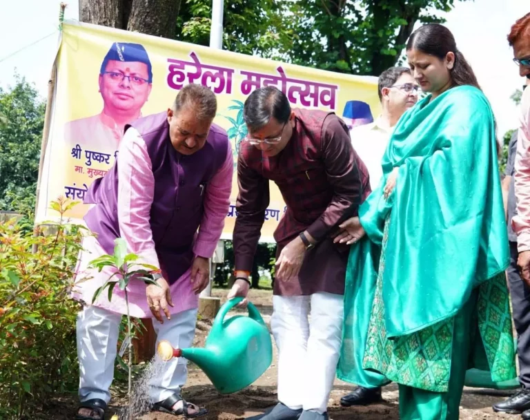 मुख्यमंत्री धामी ने किया हरेला पर्व के अवसर पर सीएम आवास परिसर में वृक्षारोपण