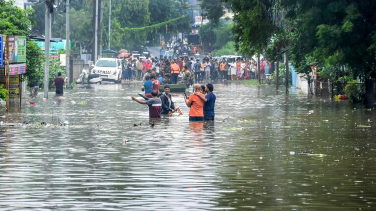 राहत के साथ आफत भी लाई बारिश, जगह-जगह जलभराव के साथ ही उफान पर पहुंचे नदी- नाले 