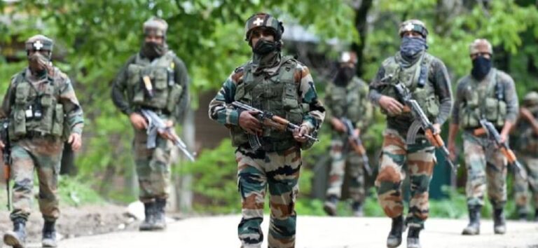 आतंकियों ने भारतीय सेना की गाड़ी पर किया हमला, इलाके में तलाशी अभियान जारी 