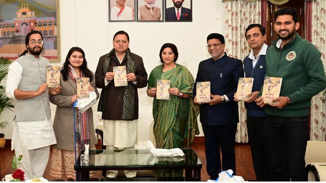 सीएम ने कहानी संग्रह ‘भूले बिसरे मतवाले’ का विमोचन किया