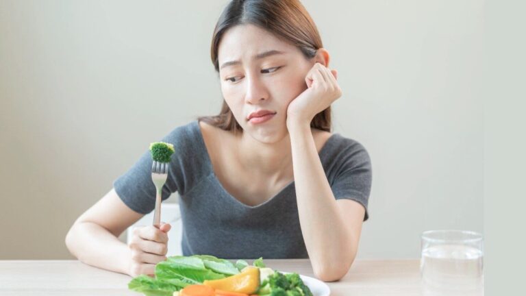 क्या आपको भी रहती है भूख न लगने की समस्या, तो इन योगासनों का करें अभ्यास, मिलेगा फायदा