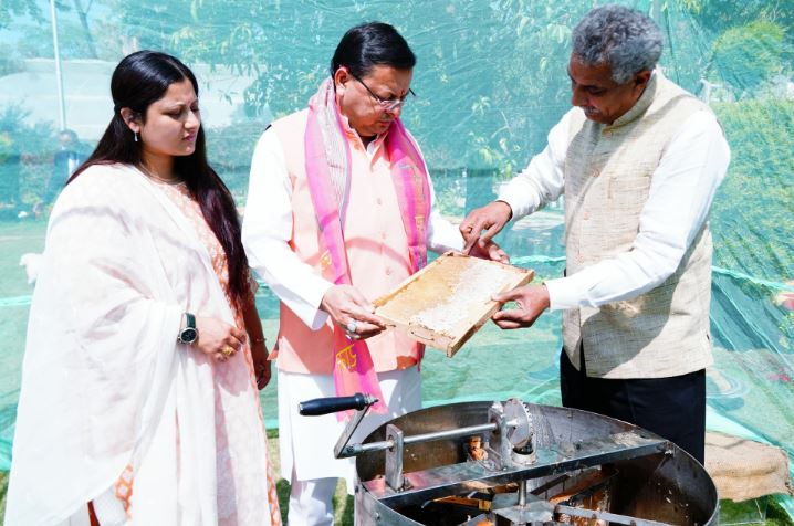 प्रदेश में औषधीय गुणों से भरपूर शहद के उत्पादन को प्रोत्साहित किया जा रहा है – मुख्यमंत्री धामी