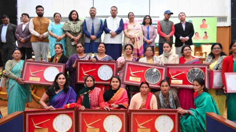 कृषि मंत्री गणेश जोशी ने महिला किसान बहनों को “उत्तराखण्ड प्रगतिशील महिला किसान सम्मान 2025” से किया सम्मानित