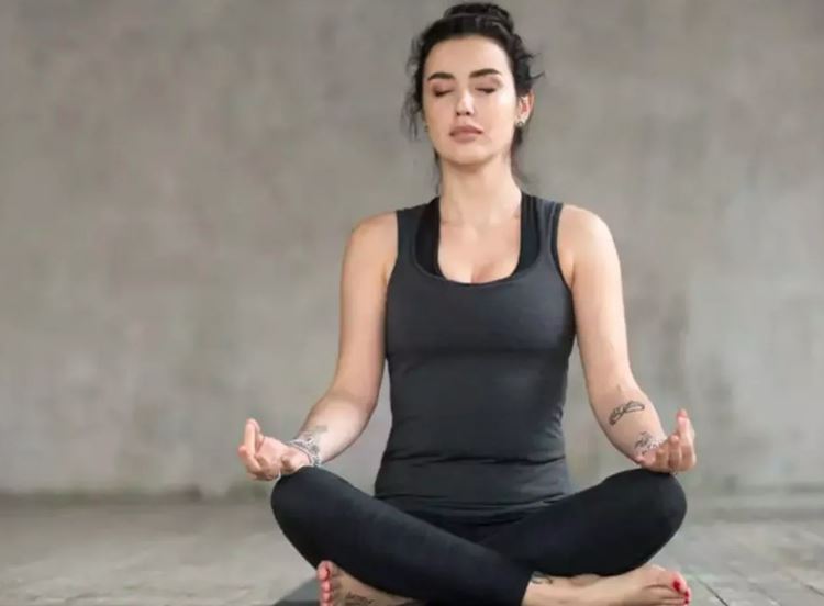 क्या आप भी कब्ज और पाचन संबंधी समस्याओं से हैं परेशान, तो इन योगासनों का करें अभ्यास, कुछ ही दिनों में मिलेगी राहत