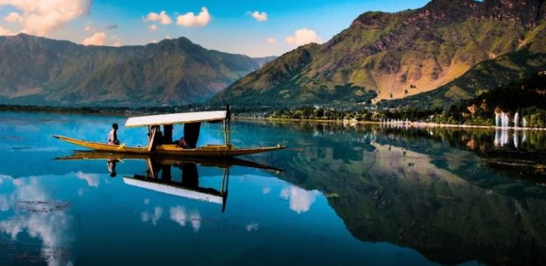 जम्मू-कश्मीर में आतंकी हमले के बाद सुरक्षा सख्त, 48 पर्यटन स्थल अस्थायी रूप से बंद