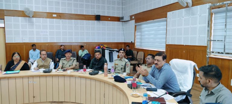 चारधाम यात्रा को अपने घर की यात्रा समझकर पूरी मेहतन व लगन से कार्य करें अधिकारी-आयुक्त