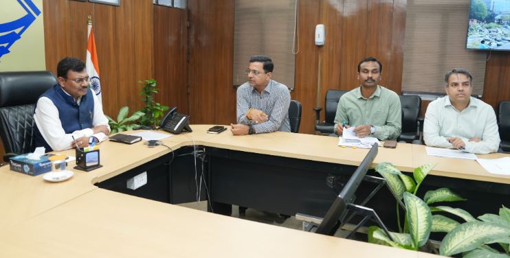 विभाग के महत्त्वपूर्ण प्रोजेक्ट्स की नियमित रूप से की जाए समीक्षा – मुख्य सचिव आनन्द बर्द्धन