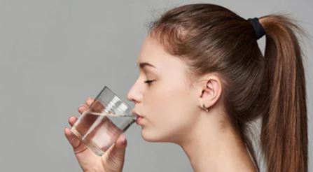 गर्मी के मौसम में लू से बचे रहने के लिए रोज कितना पानी पीना चाहिए?, आइये जानते हैं क्या कहते हैं स्वास्थ्य विशेषज्ञ 