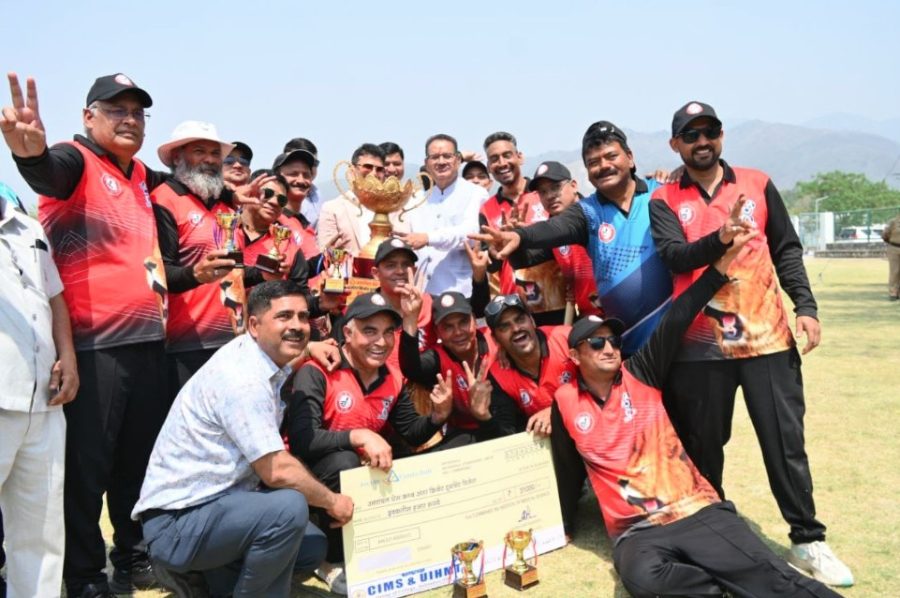 कैबिनेट मंत्री गणेश जोशी ने इंटर क्रिकेट टूर्नामेंट के समापन समारोह में की शिरकत, विजेता और उप विजेता टीम को किया सम्मानित