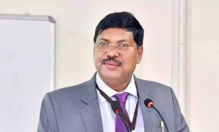 भूषण रामकृष्ण गवई ने भारत के 52वें मुख्य न्यायाधीश के रूप में ली शपथ, राष्ट्रपति द्रौपदी मुर्मू ने दिलाई शपथ