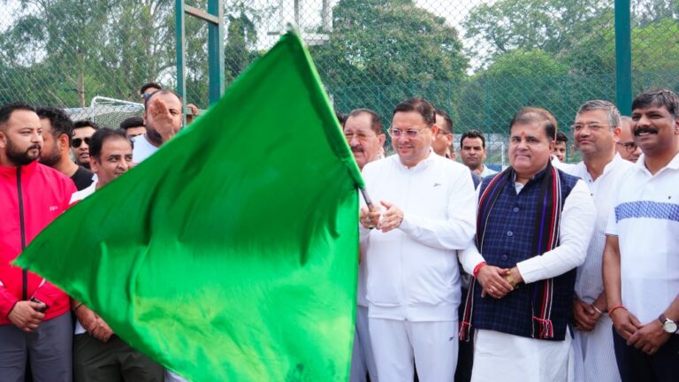 सीएम धामी ने “अहिल्या स्मृति मैराथन” को दिखाई हरी झंडी