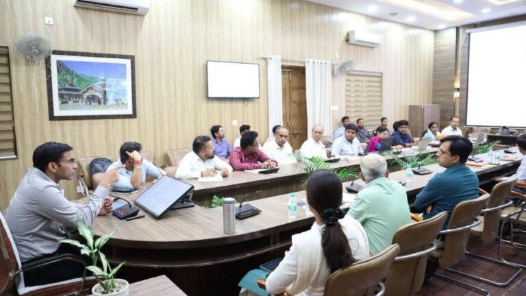 स्मार्ट सिटी प्रोजेक्ट्स पर डीएम सविन बंसल का एक्शन मोड