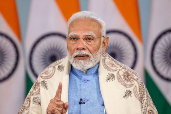 गुजरात से उठी विकास और सुरक्षा की गूंज, पीएम मोदी ने कहा – भारत अब पीछे नहीं हटेगा