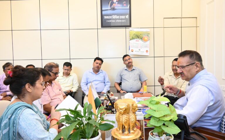 बस्तियों में 2016 से पहले निर्मित घरों को न दें नोटिस: कैबिनेट मंत्री गणेश जोशी