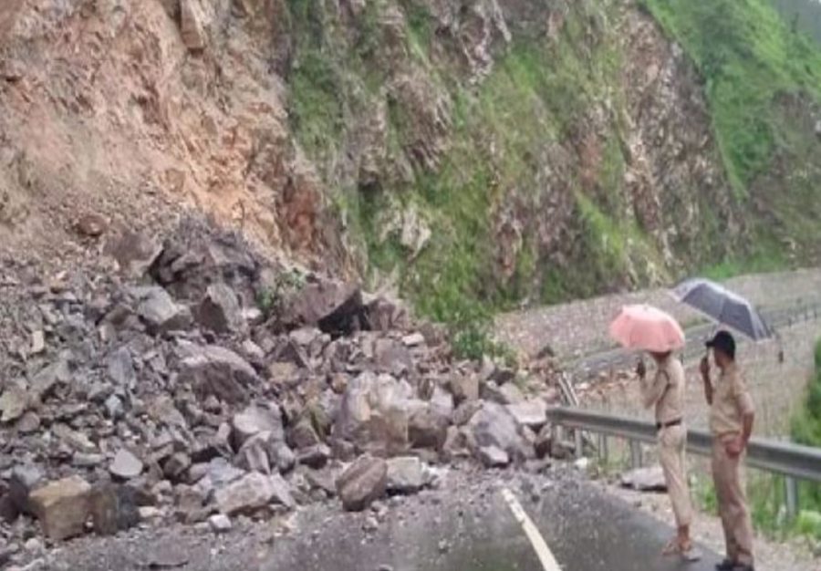 गंगोत्री-यमुनोत्री मार्ग पर भूस्खलन का खतरा, रात 9 से सुबह 5 बजे तक वाहनों की आवाजाही पर लगी रोक