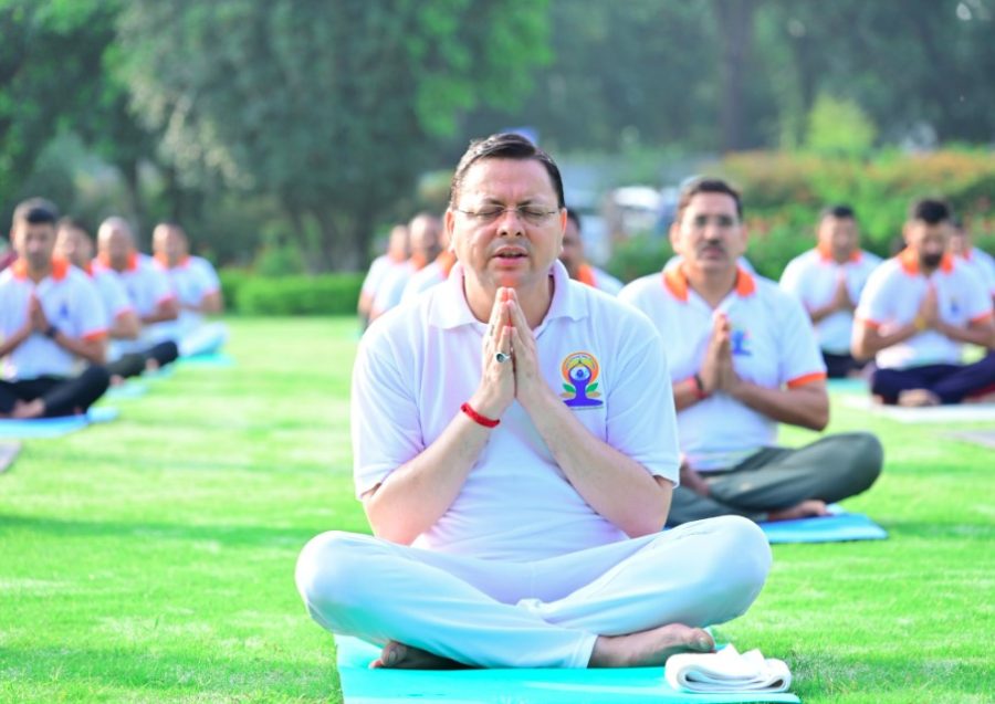 मुख्यमंत्री आवास में हुआ सामूहिक योगाभ्यास