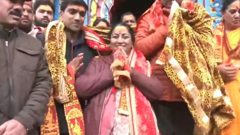 दिल्ली की मुख्यमंत्री रेखा गुप्ता ने केदारनाथ-बद्रीनाथ में किए दर्शन, देश की खुशहाली के लिए की प्रार्थना