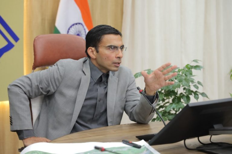 सीएम की प्रेरणा से आखिर डीएम जिले में ले ही आए आधुनिक लांग रेंज इमरजेंसी सायरन, आपदा परिचालन केन्द्र में किया परीक्षण
