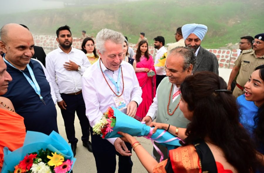 प्राकृतिक सौंदर्य और लोकसंस्कृति ने मोहा विदेशी मेहमानों का मन