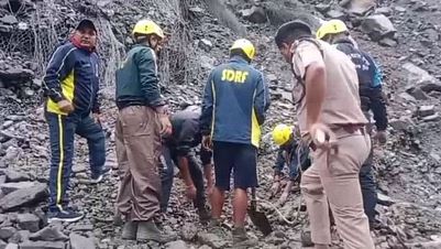 यमुनोत्री पैदल मार्ग पर भूस्खलन, मलबे में दबे कई यात्री; SDRF ने किया रेस्क्यू