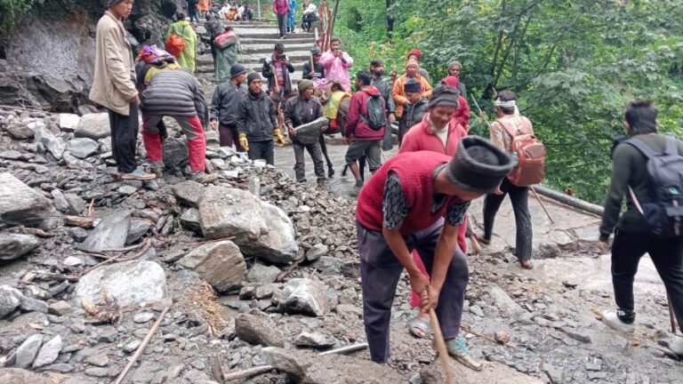 केदारनाथ यात्रा मार्ग पर हुआ भूस्खलन, दो मजदूरों की मौत