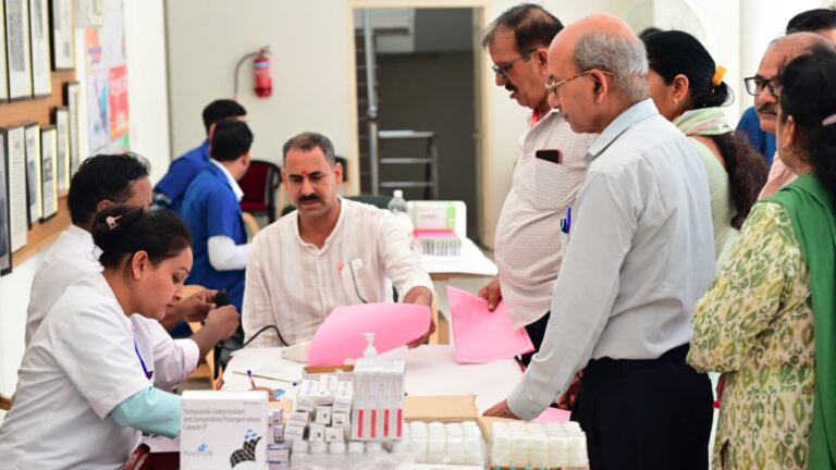 पत्रकारों के लिए मुख्यमंत्री धामी की पहल — देहरादून में विशेष स्वास्थ्य कैम्प का आयोजन