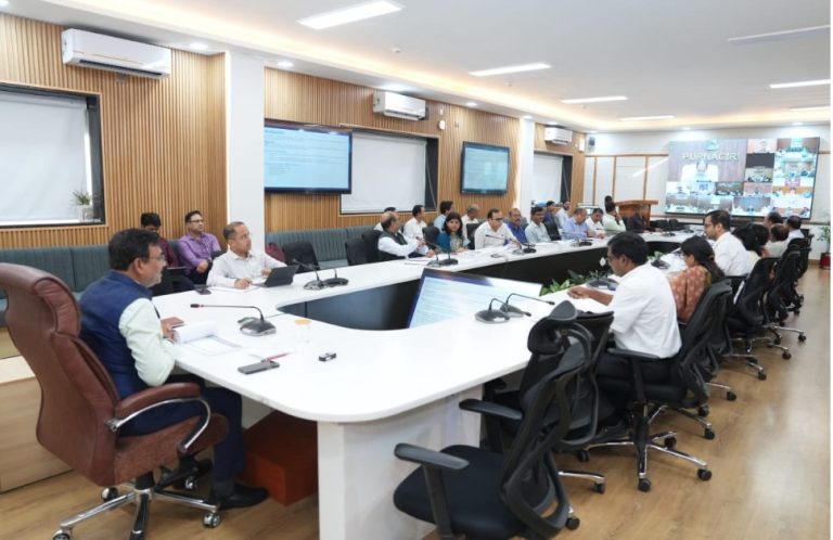 मुख्य सचिव ने जिलाधिकारियों संग की समीक्षा बैठक, दिए कड़े निर्देश