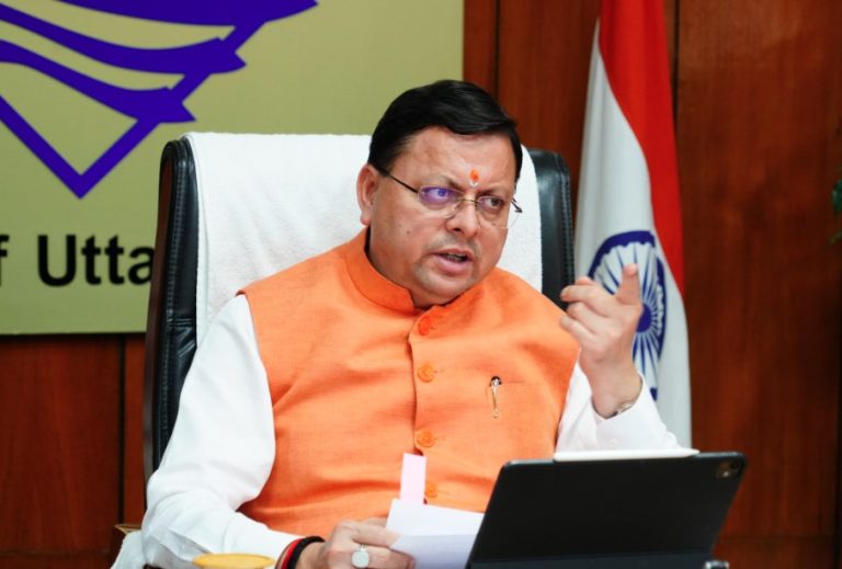 ताबड़तोड़ बैटिंग में सीएम धामी, दो दिन में 7 विभागों की कर डाली समीक्षा