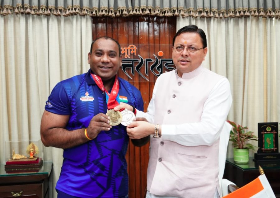 सीएम धामी से मिले वेटलिफ्टर मुकेश पाल 