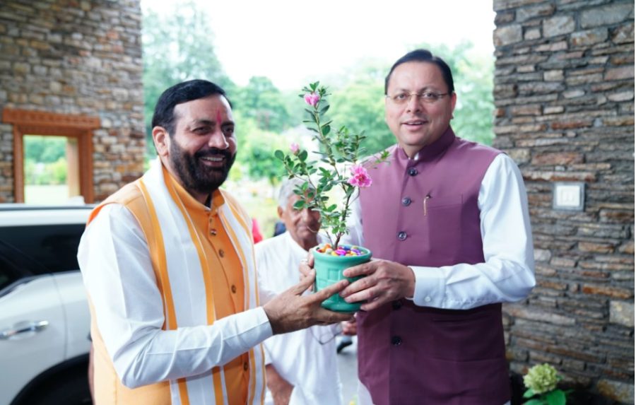 मुख्यमंत्री धामी ने हरियाणा के मुख्यमंत्री नायब सिंह सैनी का किया स्वागत एवं अभिनंदन