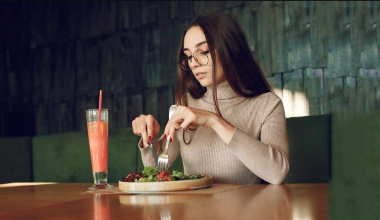 क्या आप भी खाते हैं देर रात खाना? अगर हां, जो जान लीजिये इसके नुकसान